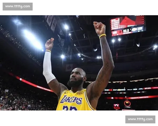 湖人逆转勇士鏖战险胜詹姆斯关键三分锁定胜局